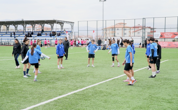 malatyada 15 yas alti kiz milli futbol takimi secmeleri yapildi RRLmQ7et