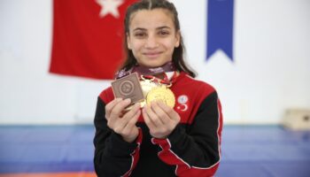 milli guresci sirin askara gozunu avrupa sampiyonluguna dikti QXw67Hel