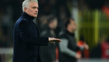 mourinho derbi oncesi kampa girdi ust uste 2 gun rJzCvbRM