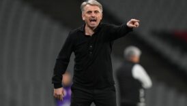 orhan ak 3 puan icin mutluyuz cm8UgzR2