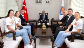 sampiyon cbk mersinden vali torosa ziyaret ipSc6PVL