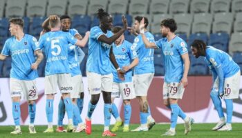 trabzonsporda yuzler guluyor HKlgbibV