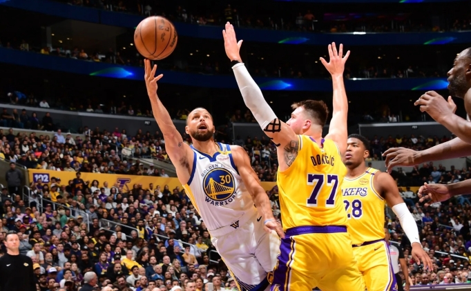 warriors currynin 37 sayiyla yildizlastigi macta lakersi devirdi rMVIlIM1