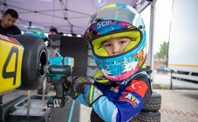 5 yasindaki zayn sofuoglu ingilteredeki karting yarislarinda podyuma cikti MpFa57JI