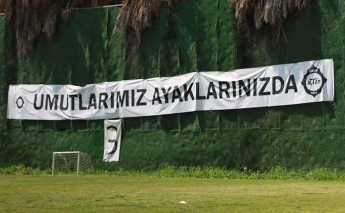 altayda futbolculara pankartli destek TPAH61SJ