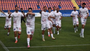 altinordu lidere karsi sahaya cikacak SxWQ7V28