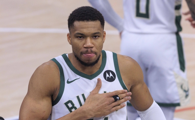antetokounmpodan triple double k7jYj5Ez