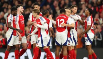 arsenal son dakikalarda puan birakti Vlqj8tAH