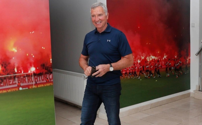 eski galatasaray teknik direktoru canli yayinda gozyaslarina boguldu