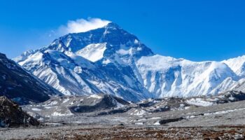 everestte serpalar khumbu buz selalesini kateden rotadaki ip hattinin kurulumunu tamamladi kpfTuH7c