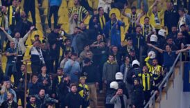 fenerbahce tribununden muzige tepki IpSxw7LY