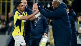 fenerbahcede uc oyuncu kayserispor macinda yok B7KaTL1S