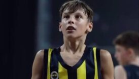 fenerbahceli kucuk jasikevicius balikesirde parkede 3ribS7RE