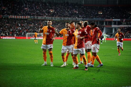 galatasarayi samsunda yunus ve osimhen sirtladi 0 3C92CT7A