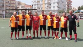 galatasarayli eski futbolculardan cizrede dostluk maci VCWfMGMS