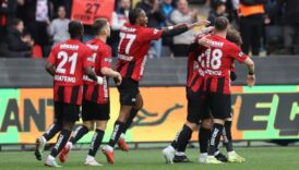 gaziantep fk evinde farkli deplasmanda farkli CIuhEKeb