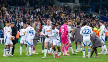 leeds united ve burnley premier lige yukseldi F7uDMOuf