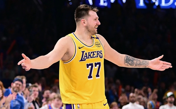 luka taraftarla laf atisirken oyundan atildi anlamiyorum T3AMQjVc