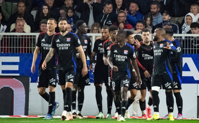 lyon deplasmanda uc golle uc puani aldi QQNQg2Vd