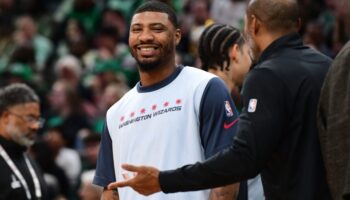 marcus smart boston donusunde taraftarla tartisti cizgiyi asti HOVFt4pd