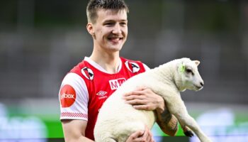 norvecin bryne kulubu macin oyuncusuna kuzu hediye etti mAfGPJPg