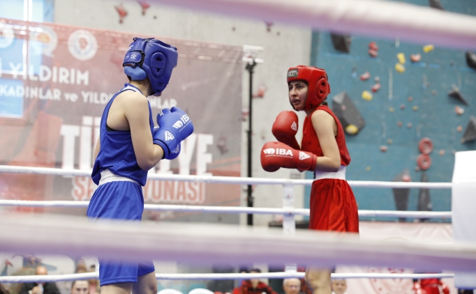 samsunda 22 yas alti kadinlar turkiye boks sampiyonasi suruyor R66FG2Ku