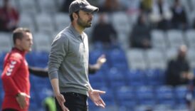 selcuk inan fenerbahce macinda tribunde mUGHZBUS