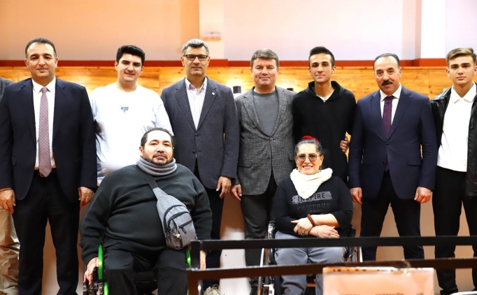 yusuf dikec aksarayda sporcularla bulustu swUVi3JF