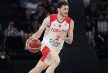 anadolu efes erkek basketbol takimi sehmus hazeri kadrosuna katti OcPQKkK9