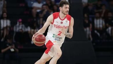 anadolu efes erkek basketbol takimi sehmus hazeri kadrosuna katti OcPQKkK9