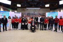baskan erdogan genclerle ve sporcularla bulustu WV2ZYSPZ