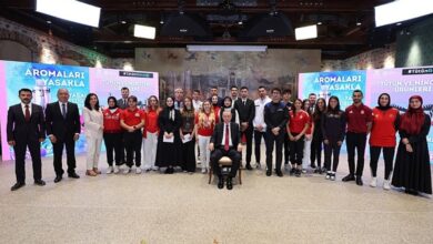 baskan erdogan genclerle ve sporcularla bulustu WV2ZYSPZ