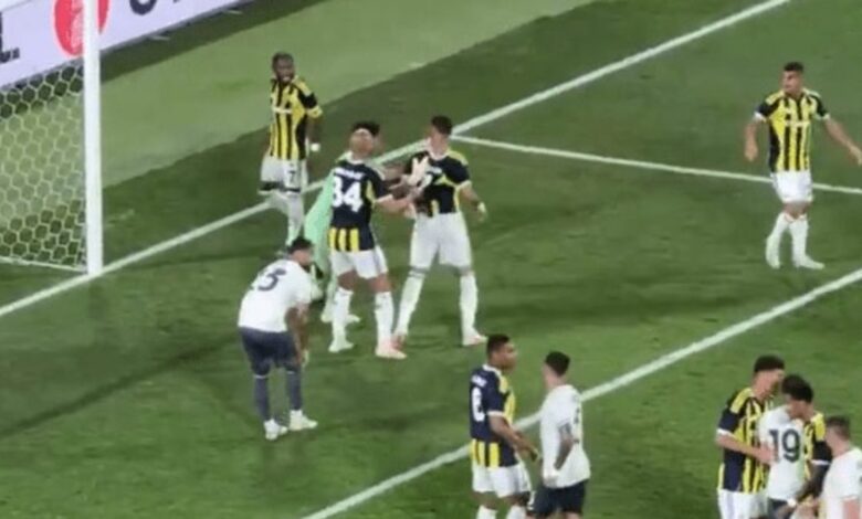 FENERBAHÇE HABERLERİ: Kadıköy'de gergin anlar! En Nesyri ve Fred... 1 fenerbahce haberleri kadikoyde gergin anlar en nesyri ve fred alTPpxiH