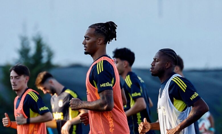 Fenerbahçe'de Archie Brown ve Tarık Çetin ilk antrenmanlarına çıktı! 1 fenerbahcede archie brown ve tarik cetin ilk antrenmanlarina cikti bcgBqqPf