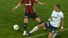 fenerbahcede dzekonun pozisyonlari icin penalti itirazi 34YwgPQ6