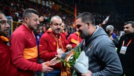 galatasaray taraftari arda turani tribune cagirdi O9NDurg5
