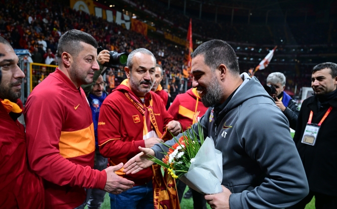 galatasaray taraftari arda turani tribune cagirdi O9NDurg5