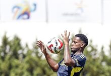 jhon duran fenerbahcede ilk antrenmanina cikti 7StJ97Cn