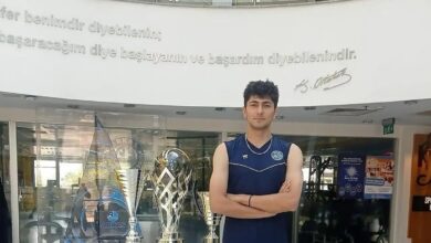 nejat efe arkasda 4EV1lhiv