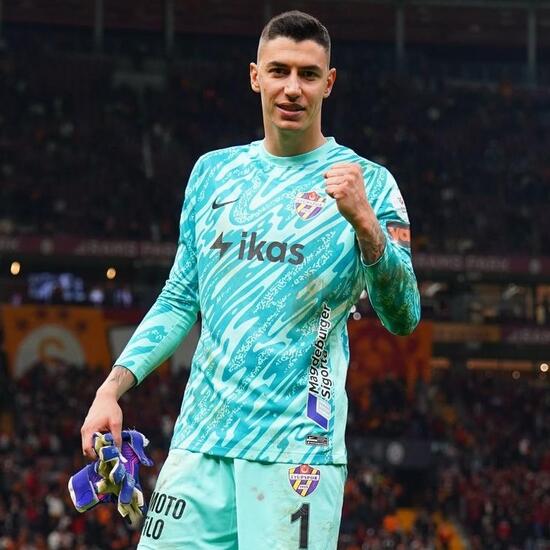 yeni kaleciye muslera karar verecek 0 DIs2Ytgu