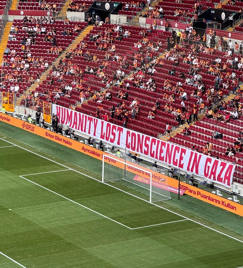 galatasaray tribunlerinden gazzeye destek mesaji 1 YFQOTtPT