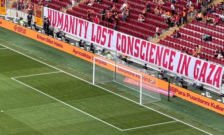 galatasaray tribunlerinden gazzeye destek mesaji miOAFtsb