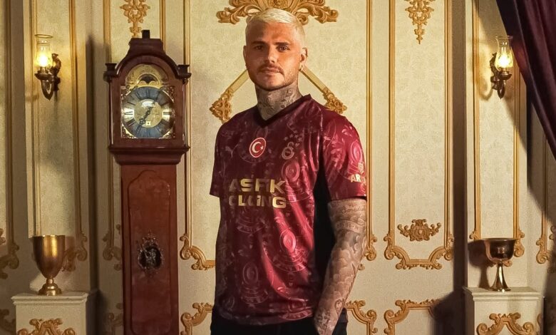 Galatasaray yeni sezon alternatif formasını tanıttı 1 galatasaray yeni sezon alternatif formasini tanitti SlbInPcr