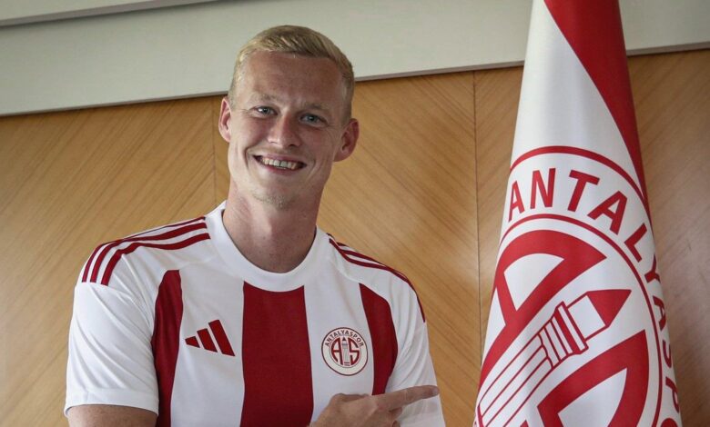transfer haberleri antalyaspor nikola stormu kadrosuna katti sg82L21l